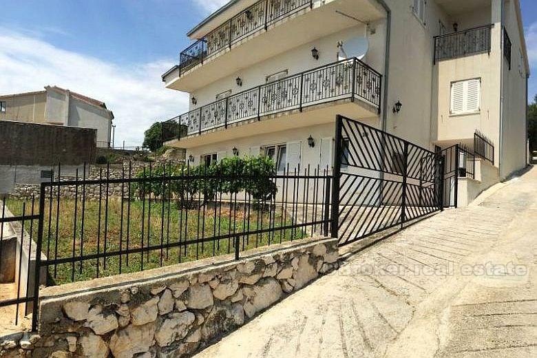 Dugi Rat, štvorizbový apartmán ROH-BAU
