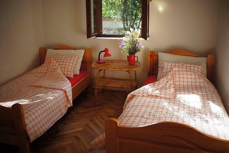 près de Zadar, Pakostane, bungalow dans la forêt de pins