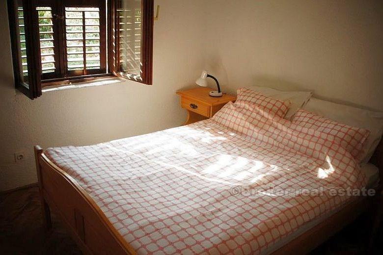 blizina Zadra, Pakoštane prizemnica u borovoj šumi