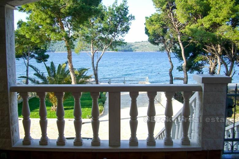 nära Sibenik. Hus / villa