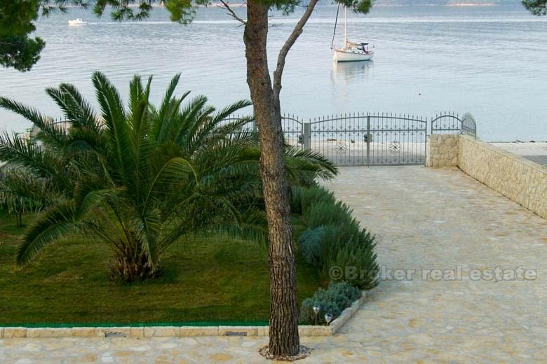 nära Sibenik. Hus / villa