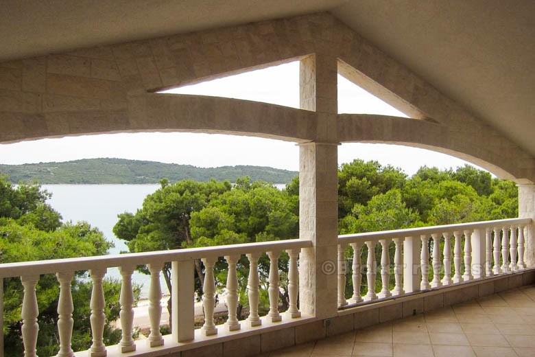 nära Sibenik. Hus / villa