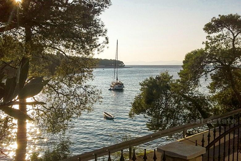 wyspa Brac. odnowiony dom