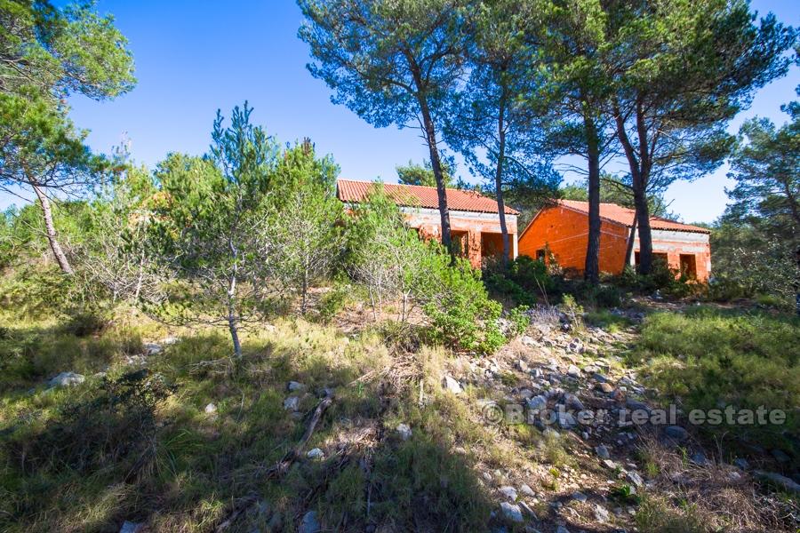 Island of Brac, 30 unfinished apartments