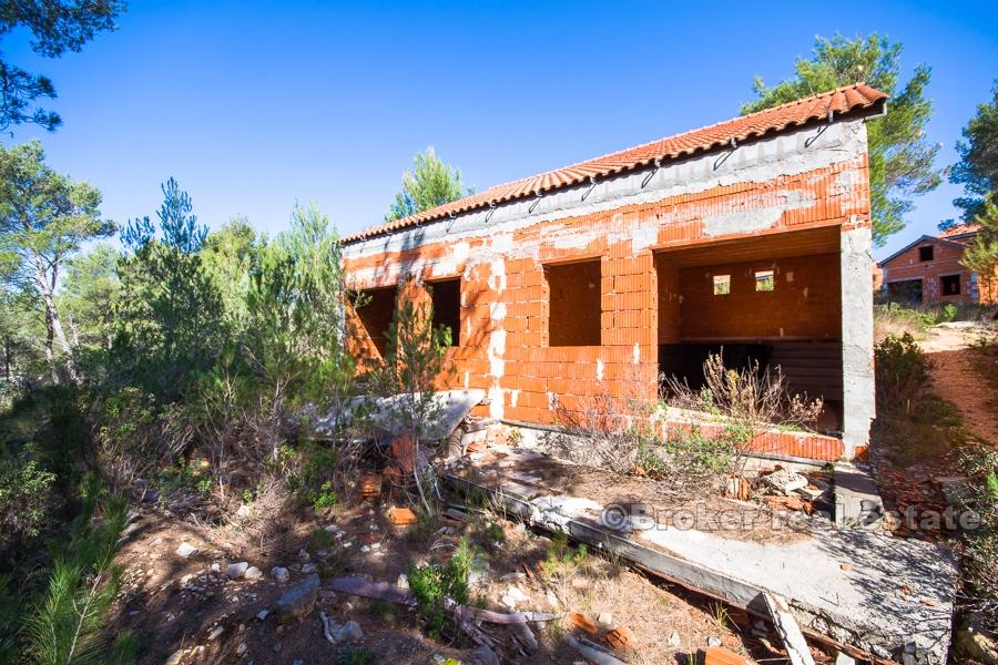 Island of Brac, 30 unfinished apartments