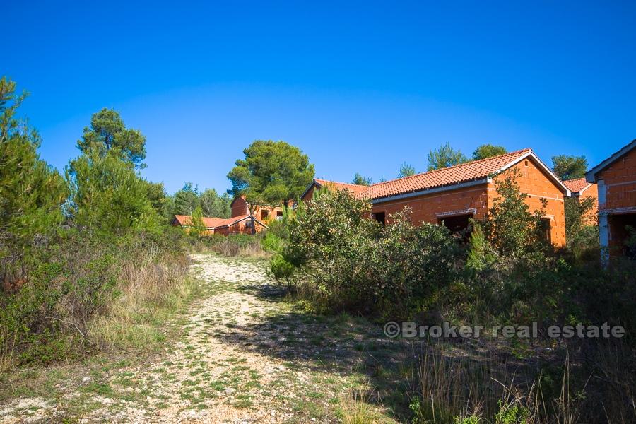 Island of Brac, 30 unfinished apartments