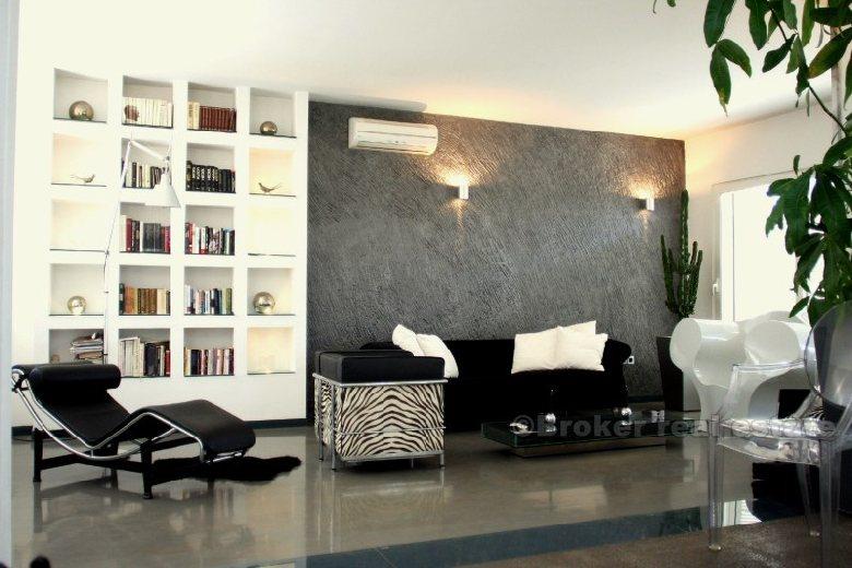 mesto Split, moderný dom v širšom centre