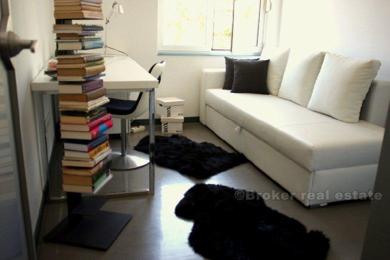 mesto Split, moderný dom v širšom centre