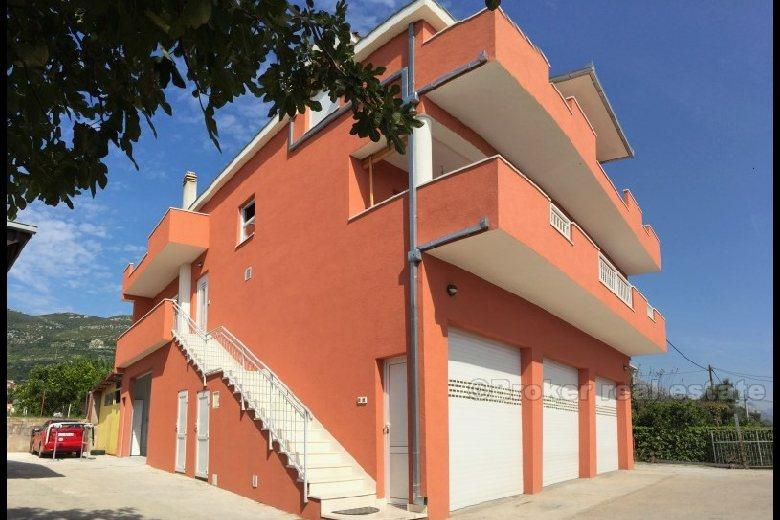 Kastela, house