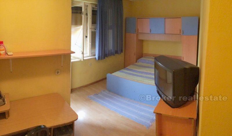 miasto Split, trzy-pokojowe mieszkanie