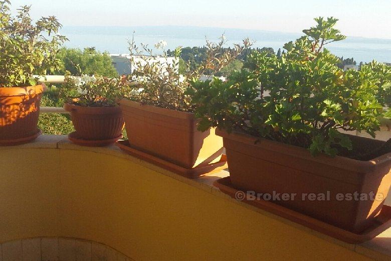 Spit, dvoetažni trosoban stan