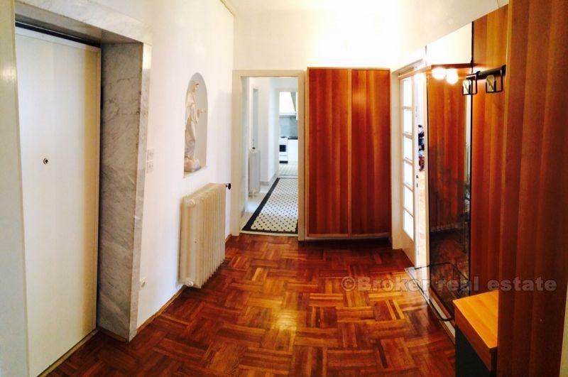 ville de Split, appartement de trois pièces