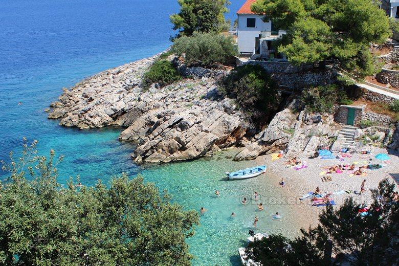 ostrov Hvar, dům u moře