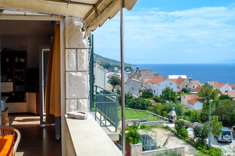 ostrov Brač, trojizbový byt