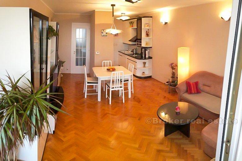 mesto Split, Moderný byt s komerčným priestorom