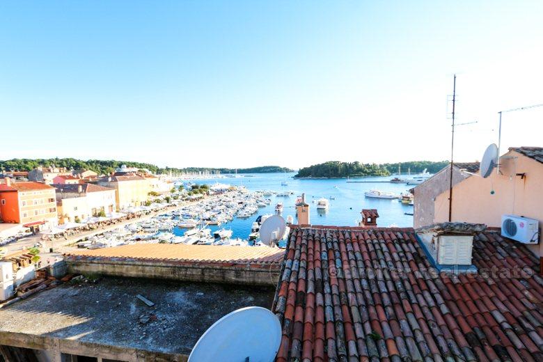 Rovinj, hus i sentrum nær sjøen