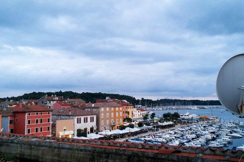 Rovinj, hus i sentrum nær sjøen