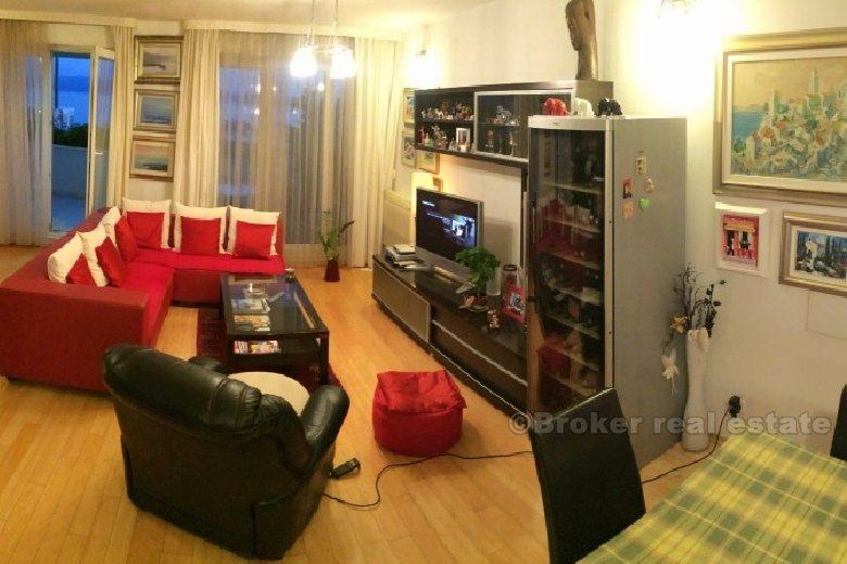 mesto Split, moderný apartmán s jednou spálňou pri mori