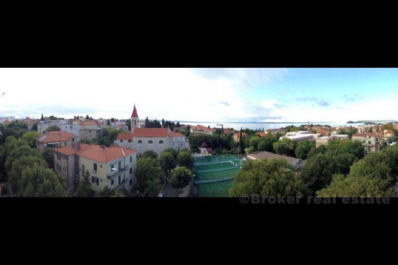 Miasto Split, wygodne trzypokojowe mieszkanie z widokiem