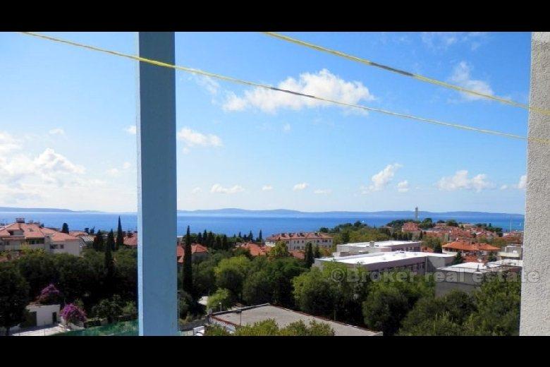Miasto Split, wygodne trzypokojowe mieszkanie z widokiem