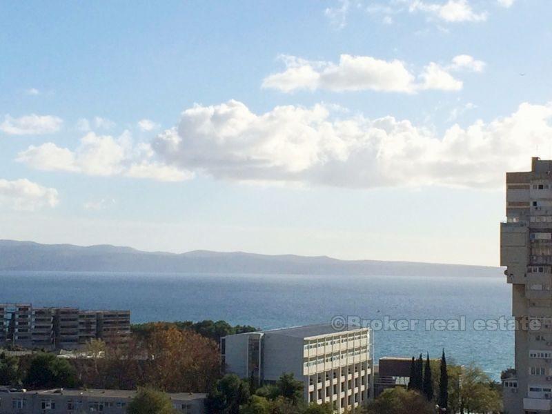 Miasto Split, komfortowy apartament z dwoma sypialniami z widokiem