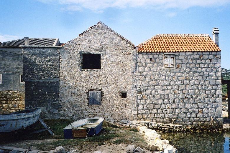 Vrgada, maison en pierre de la mer