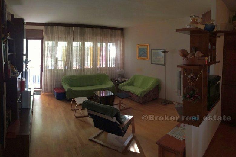 Split, komfortable Drei-Zimmer-Wohnung