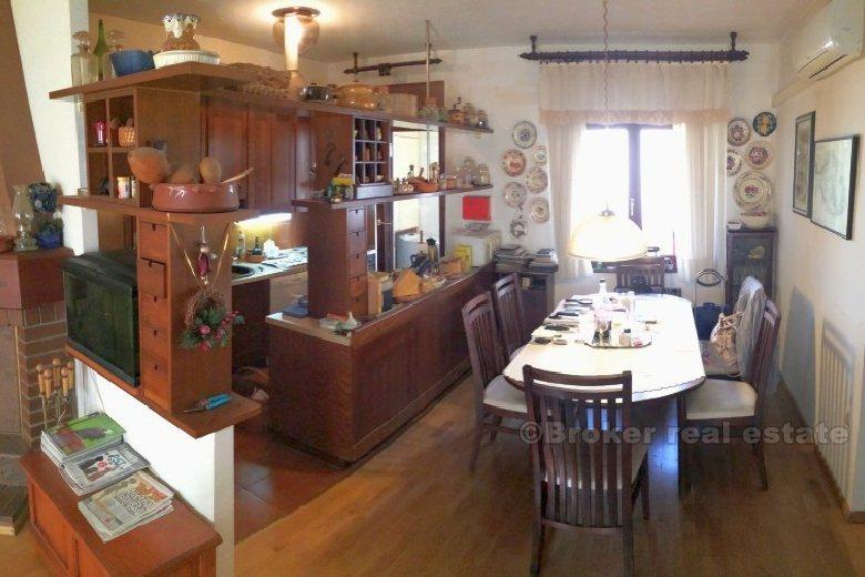 Split, komfortable Drei-Zimmer-Wohnung