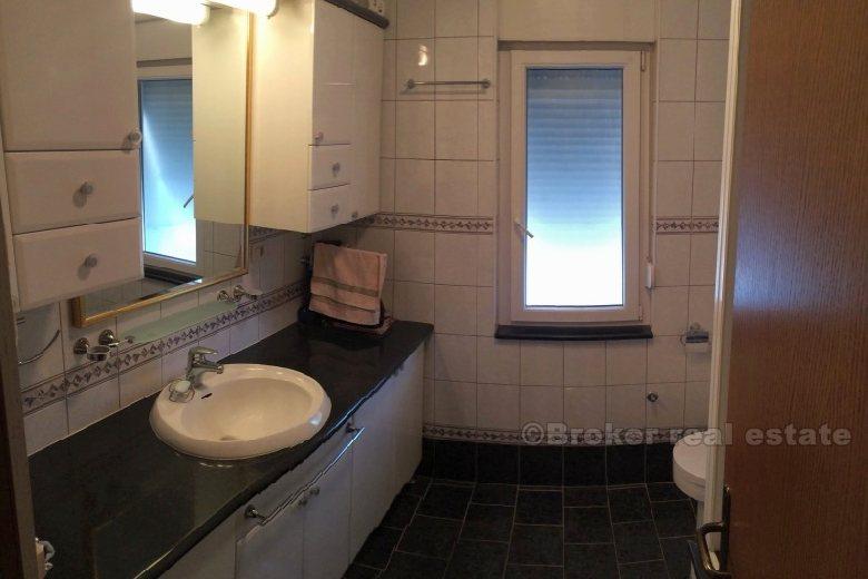 Split, komfortable Drei-Zimmer-Wohnung