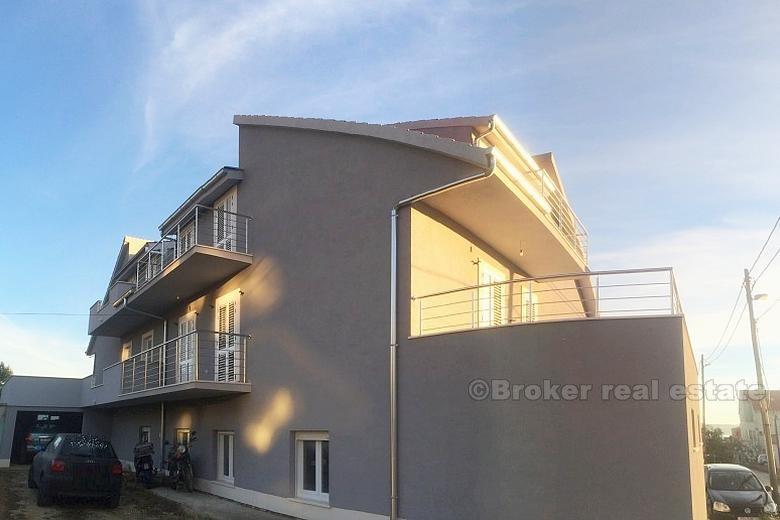 Kastela, semi-detached house