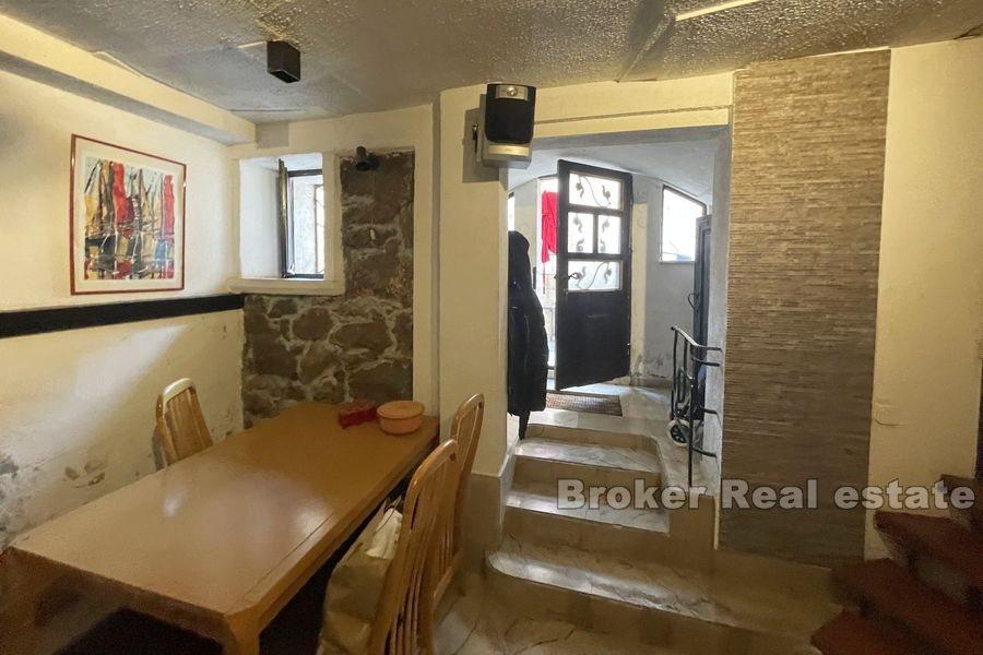 mesto Split, rodinný kamenný dom