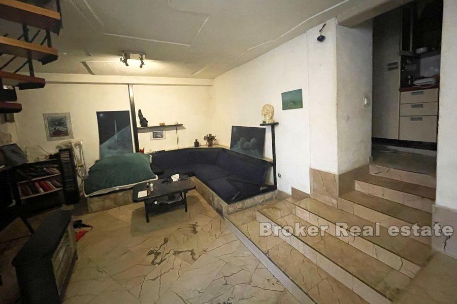 mesto Split, rodinný kamenný dom