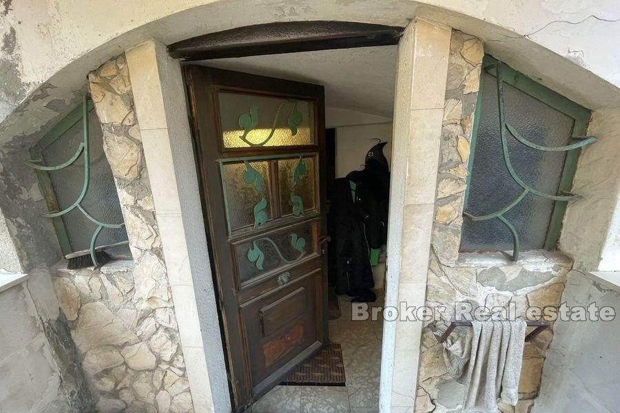 mesto Split, rodinný kamenný dom