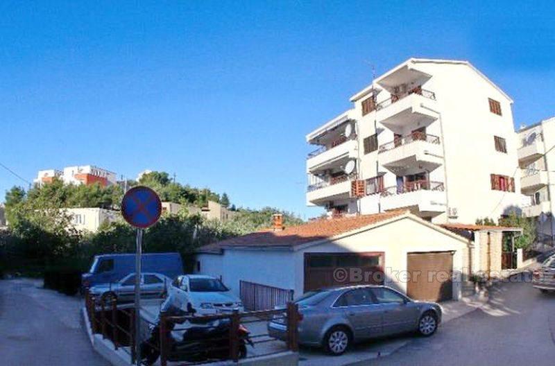 blizu Splita, moderan dvoetažni stan