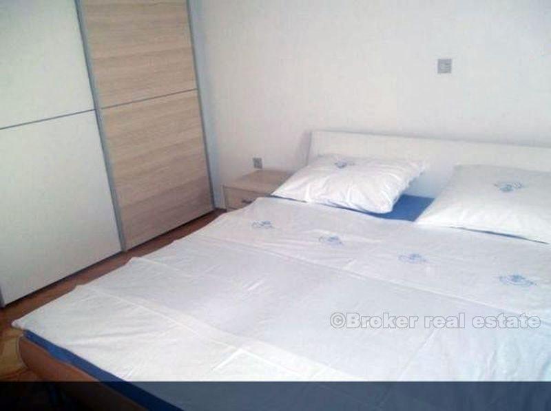 blizu Splita, moderan dvoetažni stan