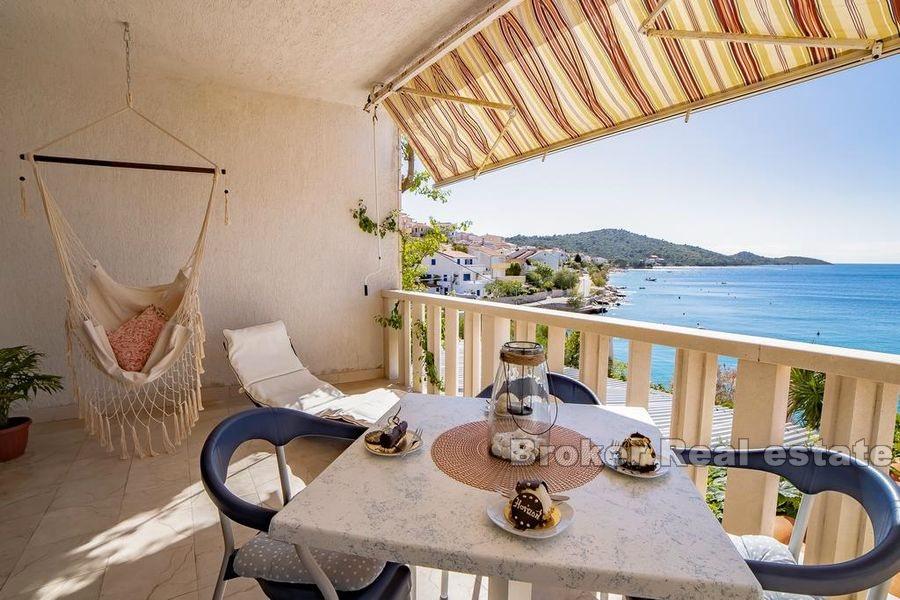 Rogoznica, Aparthotel erste Reihe zum Meer