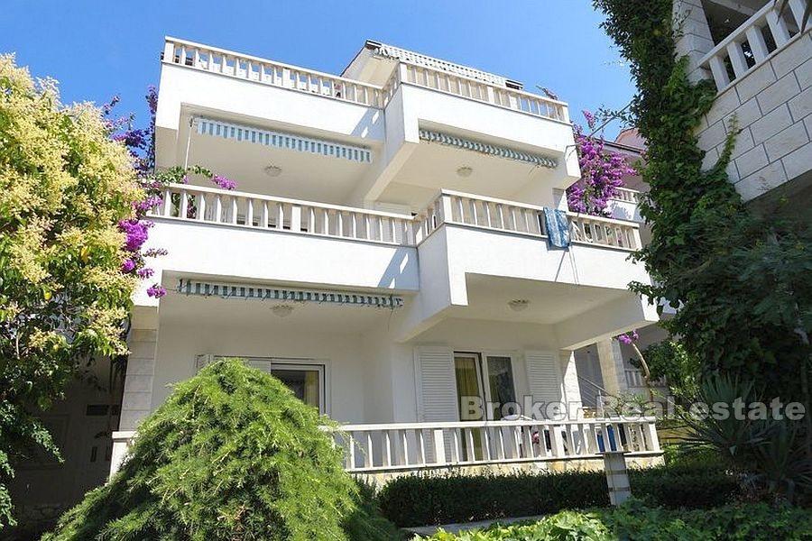 Rogoznica, Aparthotel erste Reihe zum Meer