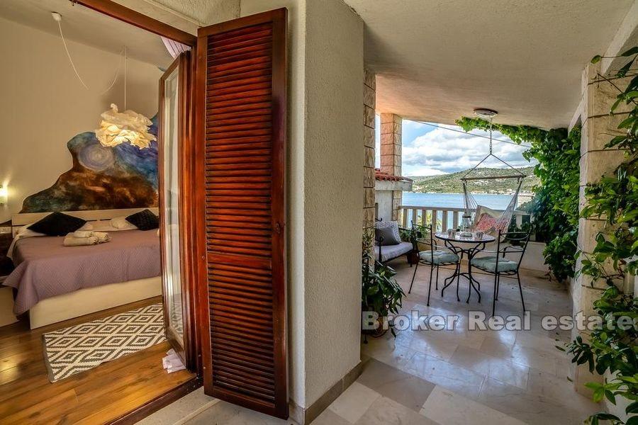 Rogoznica, leilighetshotell første rad mot sjøen