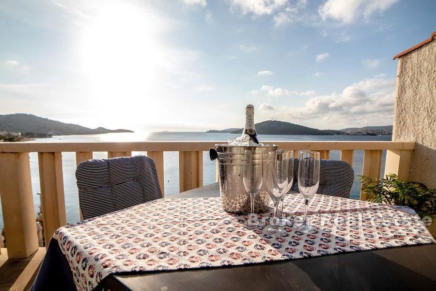 Rogoznica, Aparthotel erste Reihe zum Meer