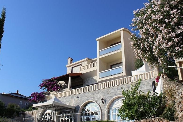 Omis. Villa su 3 piani