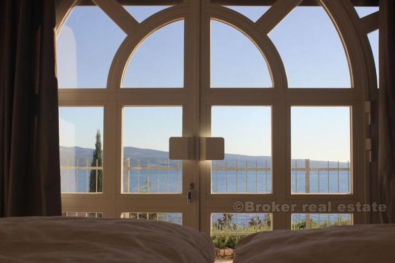 Omis. Villa su 3 piani