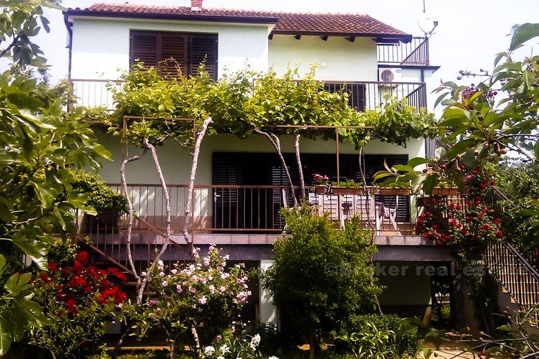 nedaleko Umagu. Samostatně stojící rodinný dům