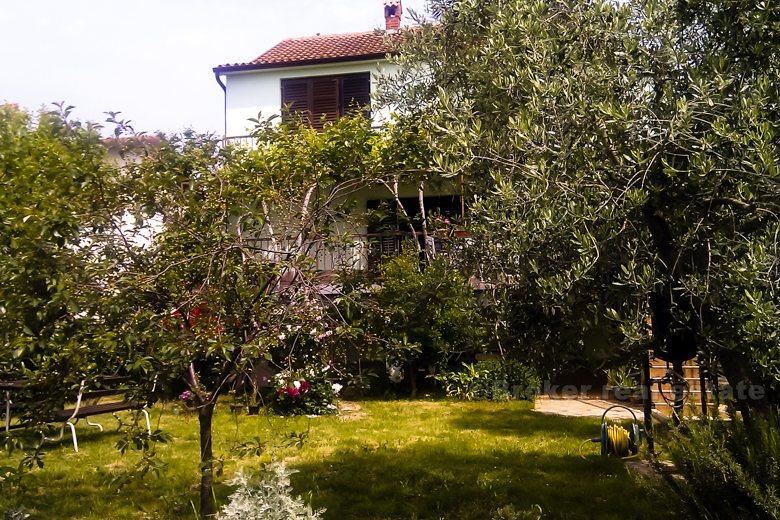 nedaleko Umagu. Samostatně stojící rodinný dům