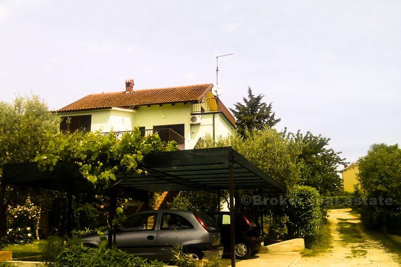 nedaleko Umagu. Samostatně stojící rodinný dům