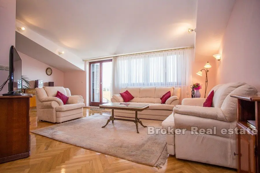 Split - Meje, un élégant penthouse de trois chambres
