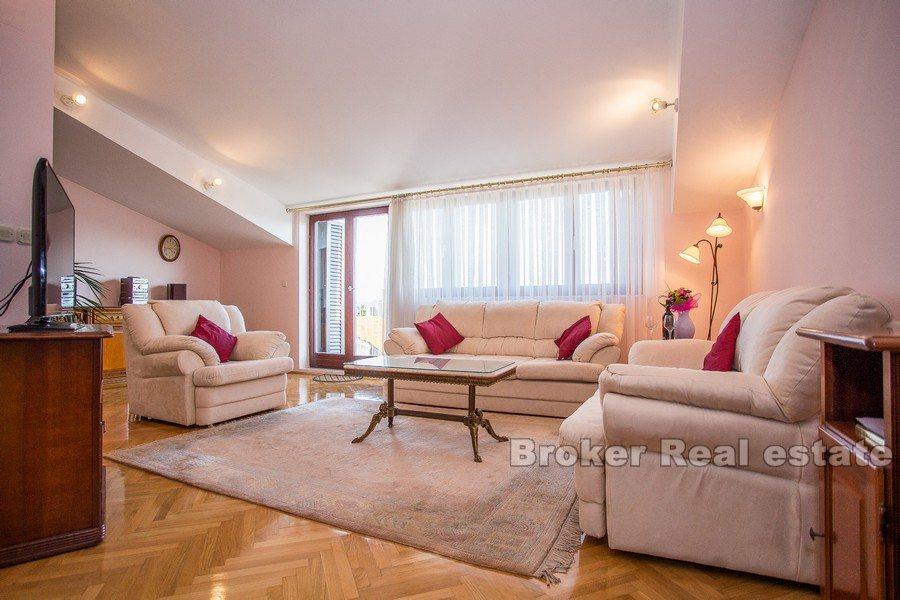 Split - Meje, elegantný strešný apartmán s 3 spálňami