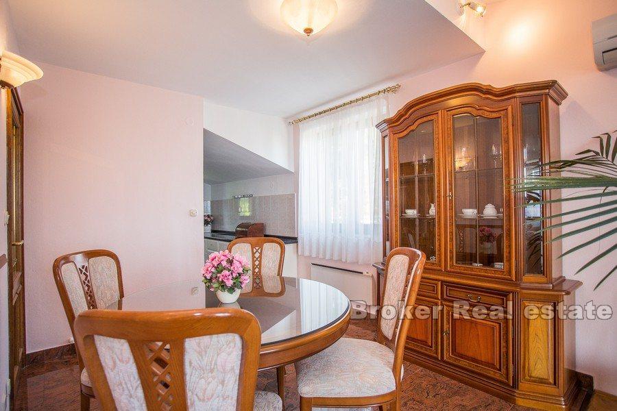 Split - Meje, elegantný strešný apartmán s 3 spálňami