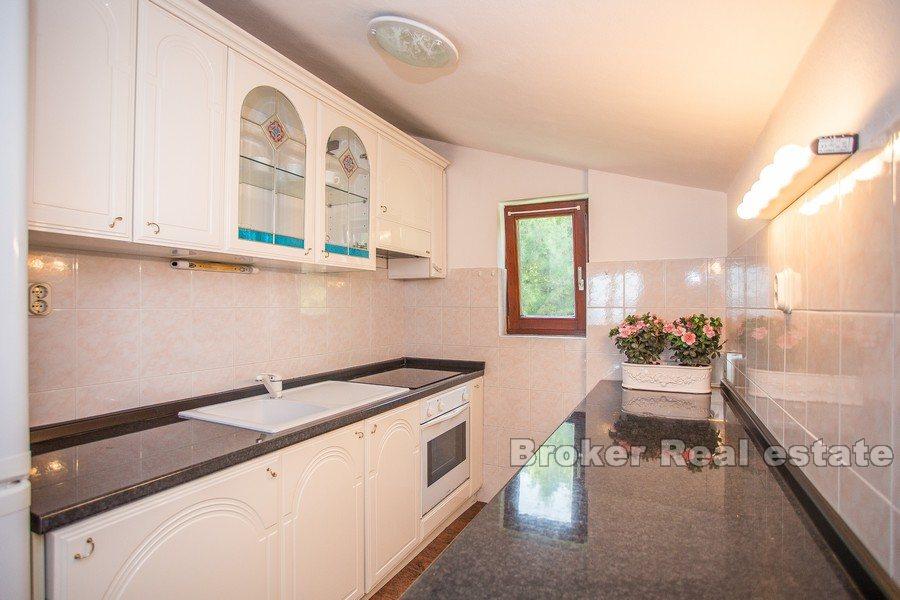 Split - Meje, elegantný strešný apartmán s 3 spálňami