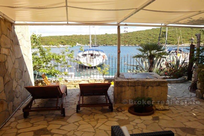 otok Šolta. Dvojna kuća