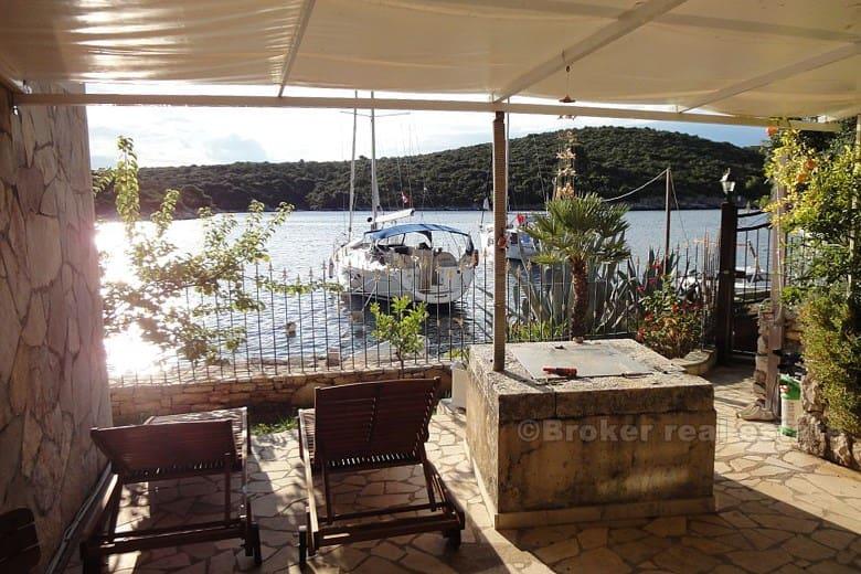 ostrov Šolta. Dvojdomek